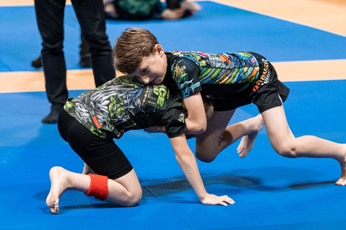 Sprzęt i odzież do treningu sportów walki dla dzieci: najważniejsze informacje